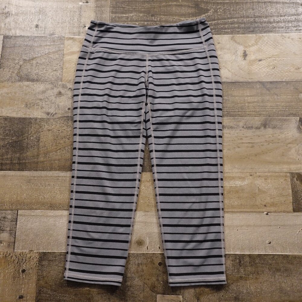 Athleta Chaturanga Gray & Black Striped Crop Capri Leggings Women's‎ Small